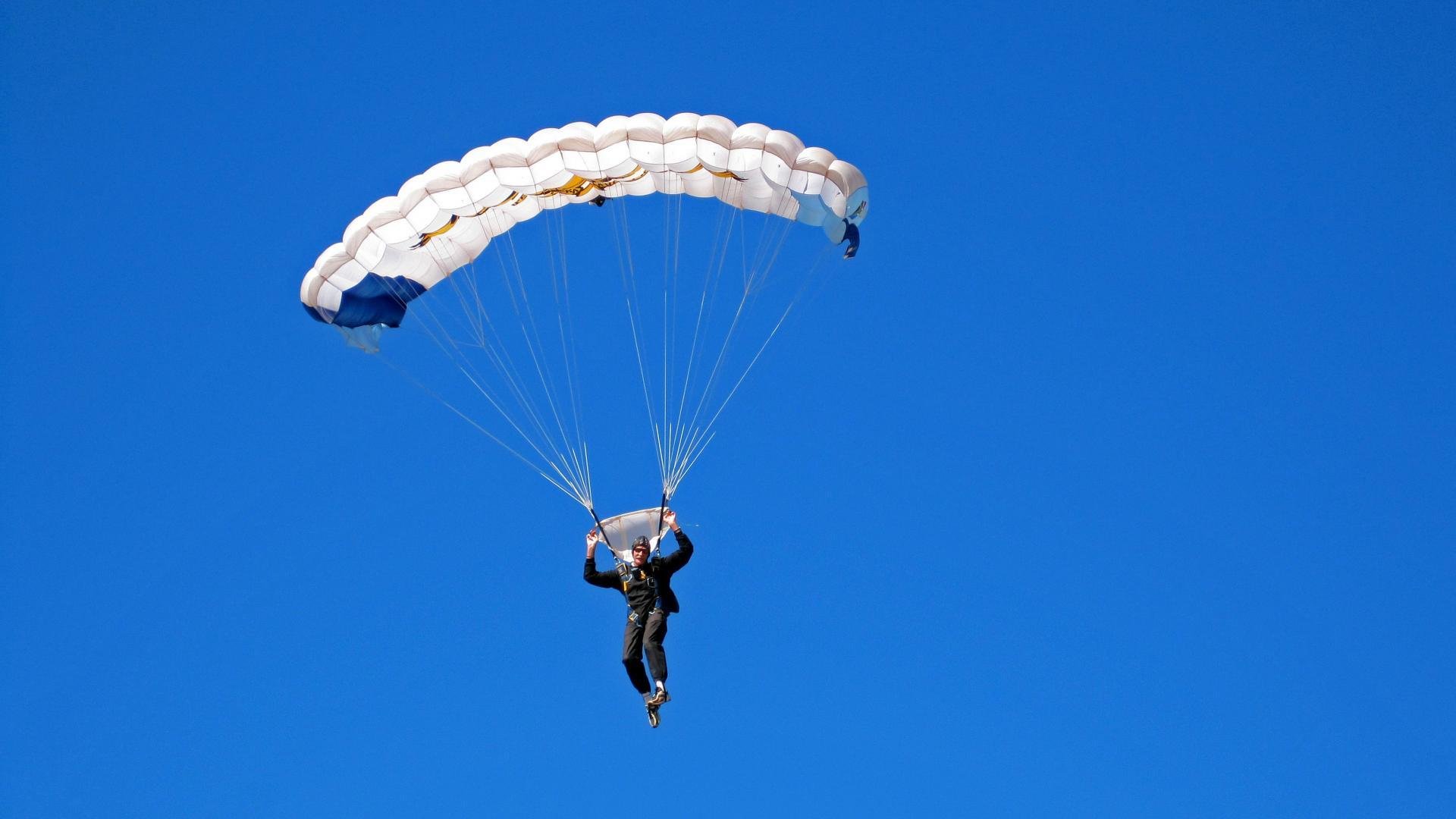 体育产业政策优化建议，优化体育产业结构