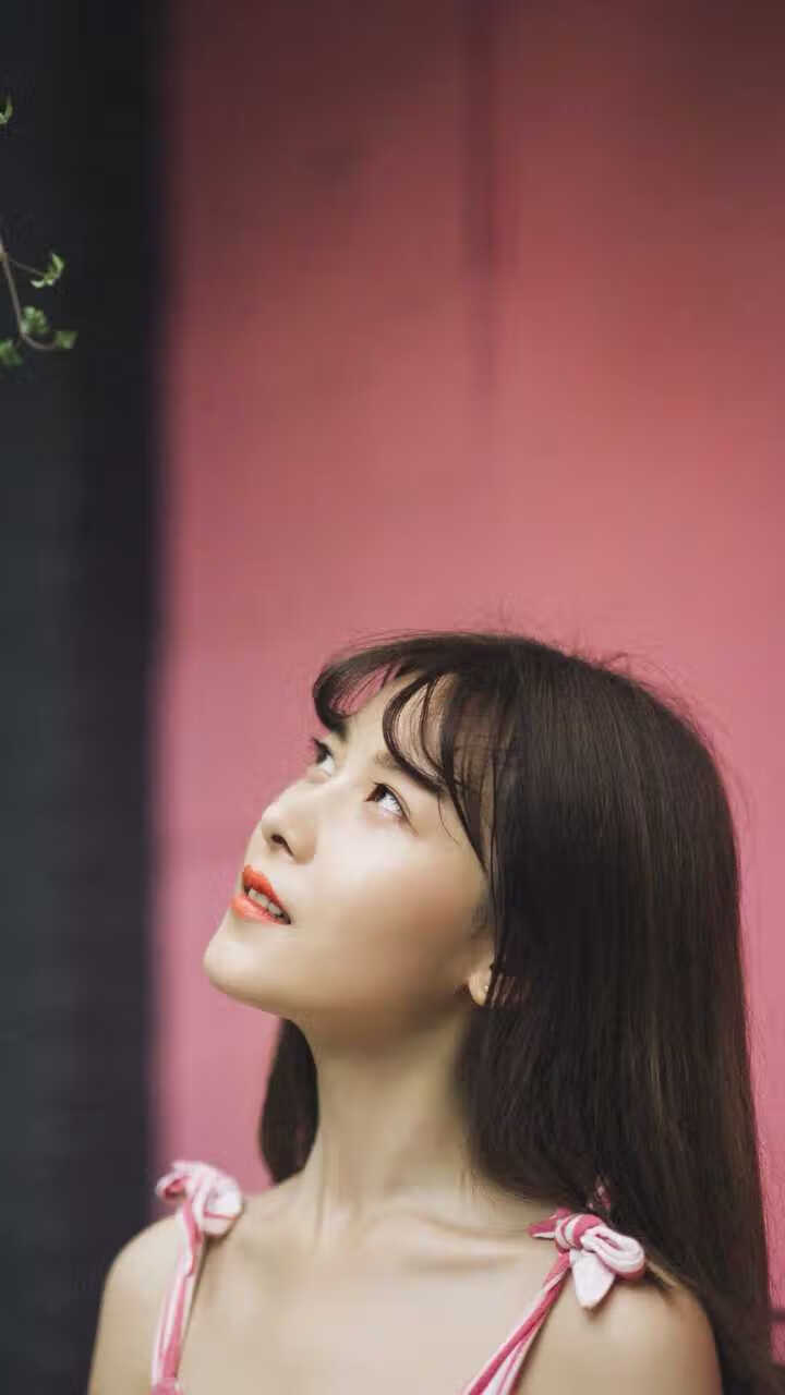 “2025世界运动会:高新体育中心健力赛,选手挑战重量极限”