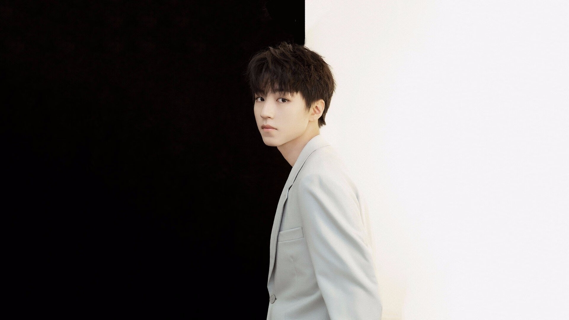 “武汉马拉松:选手们在赛道上创造历史”