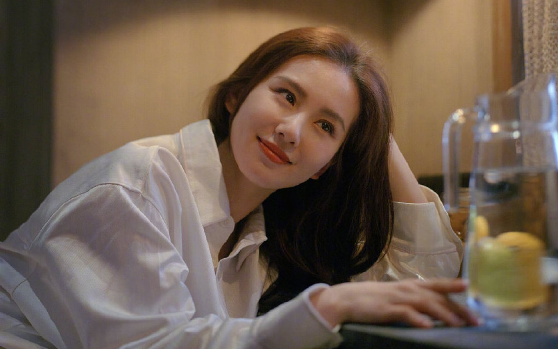 “简阳文体中心:飞扬的羽毛球赛场点燃全场热情”