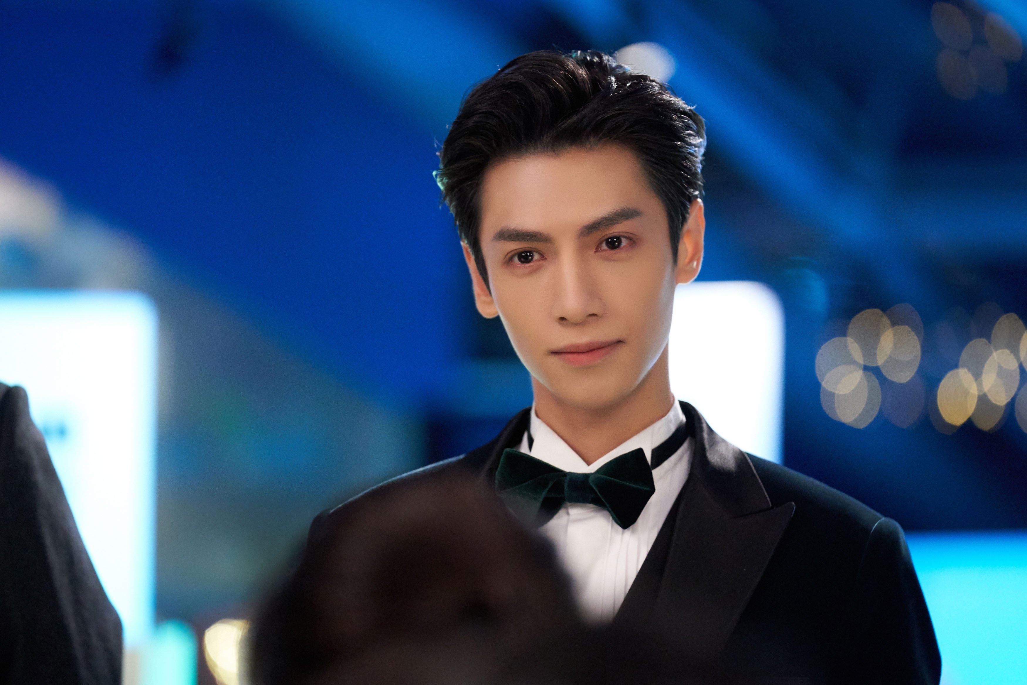 “羽毛球挑战：高新体育中心赛场极速对决成观众焦点”