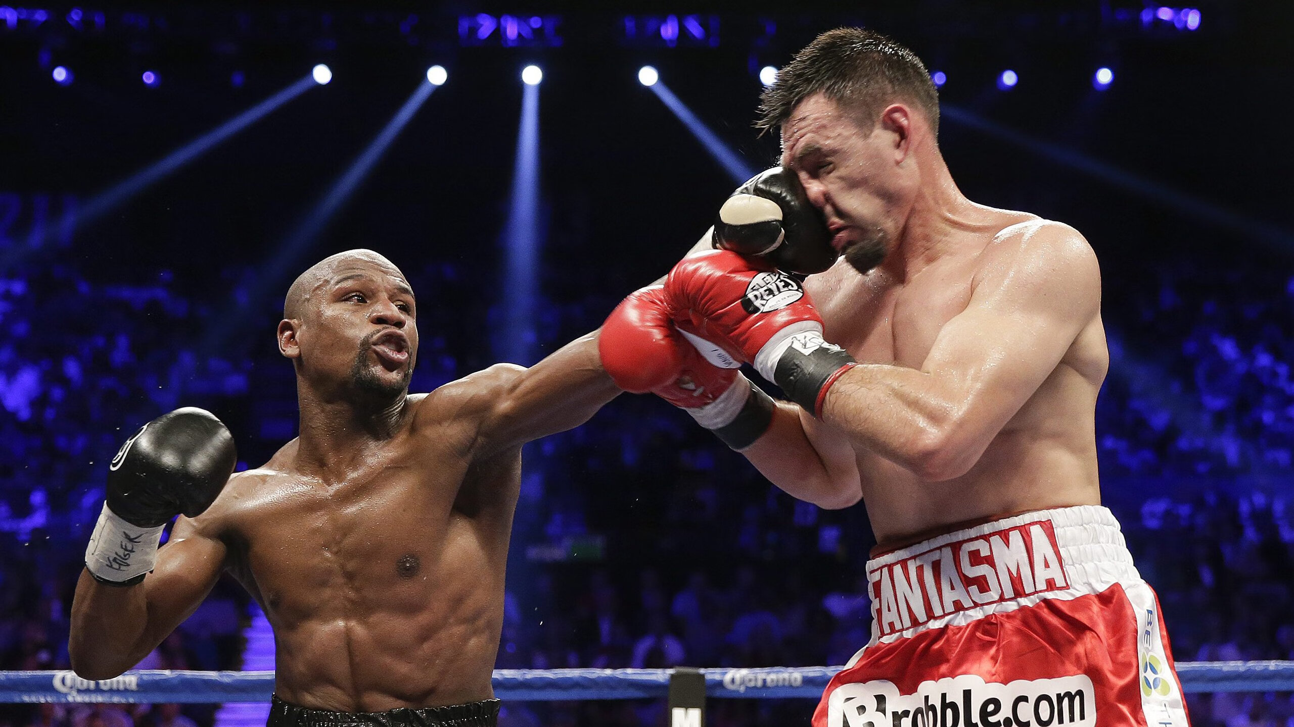 “高新体育中心:网球选手挑战极限,赛场火爆”