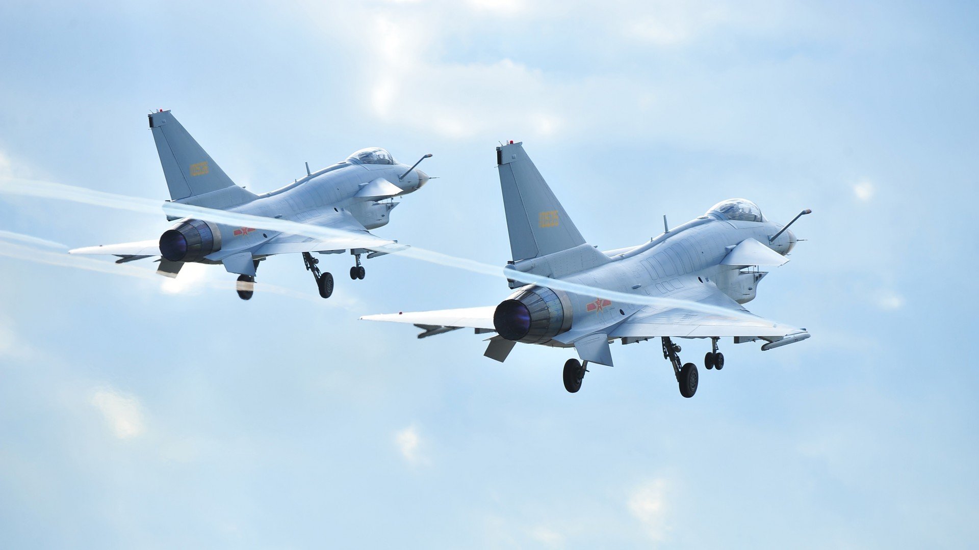 中澳接力前两棒胶着 状态接近巅峰,中澳握手